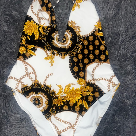 Swimwear One Pie Ivory/Black - Picture 2 of 9